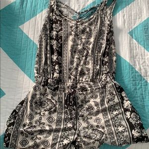 Eye candy romper with pockets